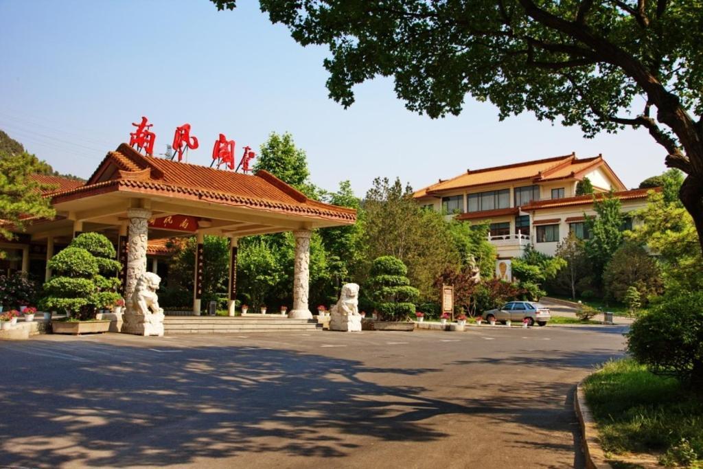 Shungeng Hillview Hotel Jinan Exterior foto