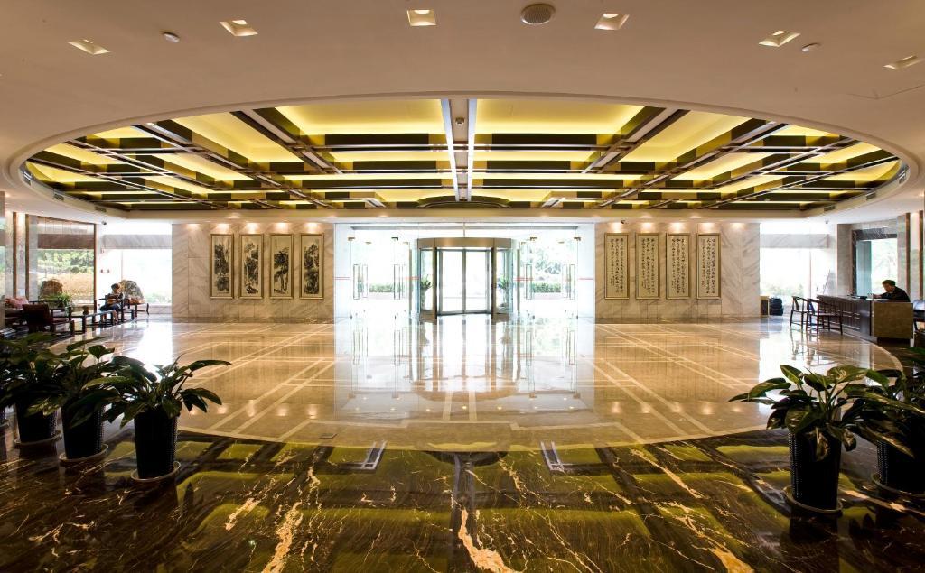 Shungeng Hillview Hotel Jinan Exterior foto